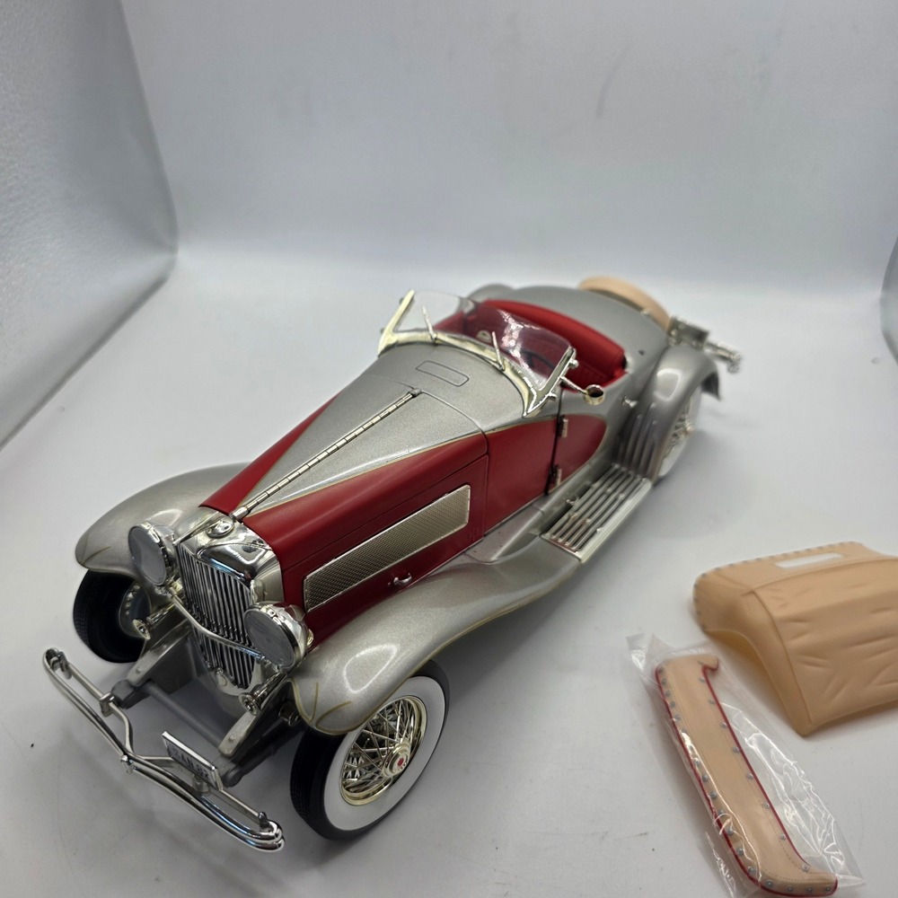 Danbury Mint 1935 Duesenberg SSJ Speedster 1:24 Diecast Model Car Gray Red